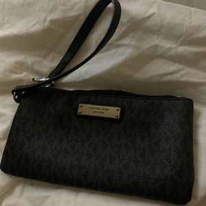 COPY - michael kors wrislet wallet